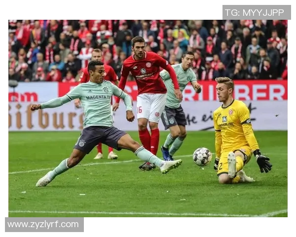 足球球星精彩打门瞬间盘点 各种经典进球技艺全解析